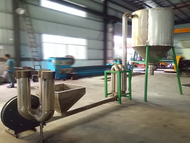 干燥機、吹風存料斗